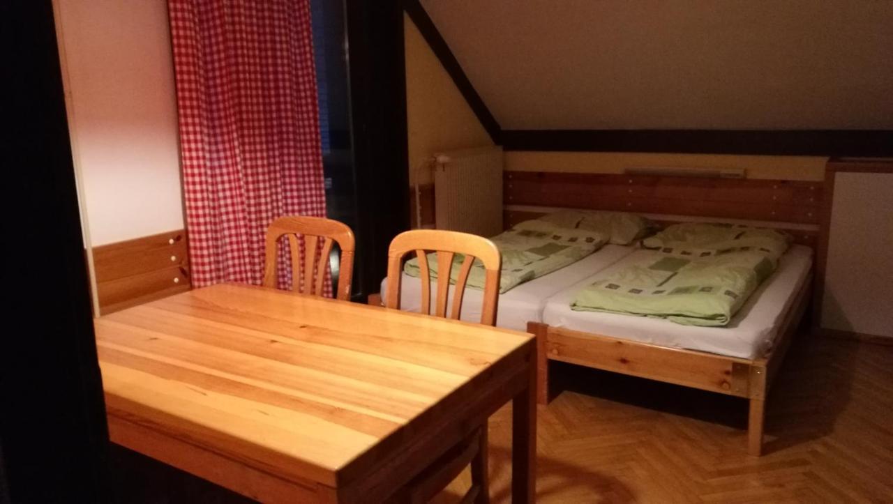 Accommodation And Restaurant Tia Cerklje na Gorenjskem Rum bild