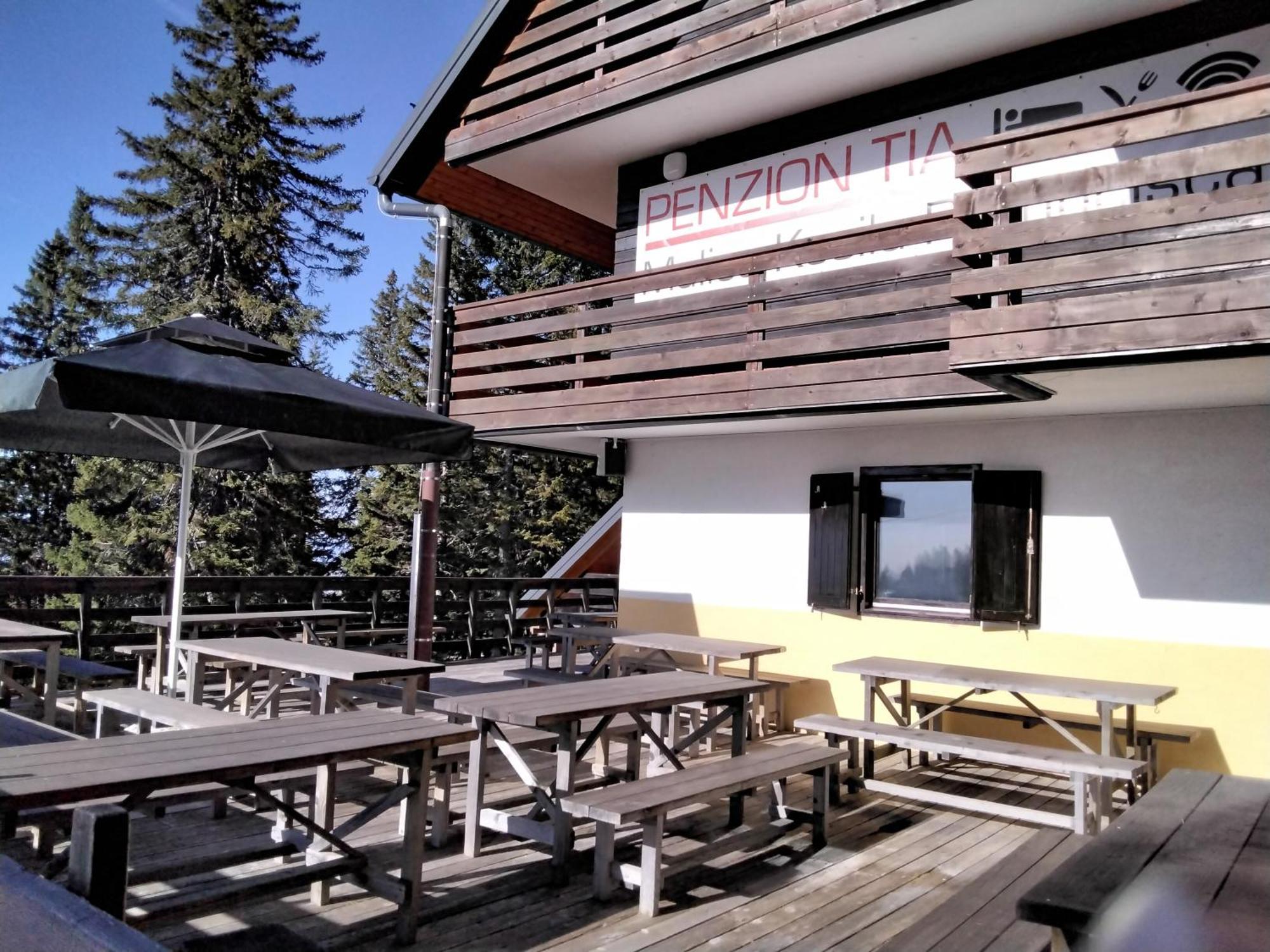 Accommodation And Restaurant Tia Cerklje na Gorenjskem Exteriör bild